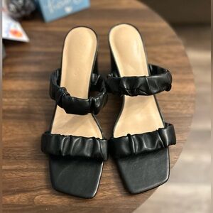 Unisa black block heel sandals size 8.5